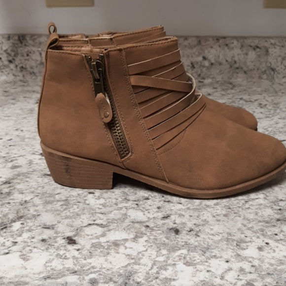Rue 21 Etc  M 7/8 Ankle Boots. - Picture 2 of 8